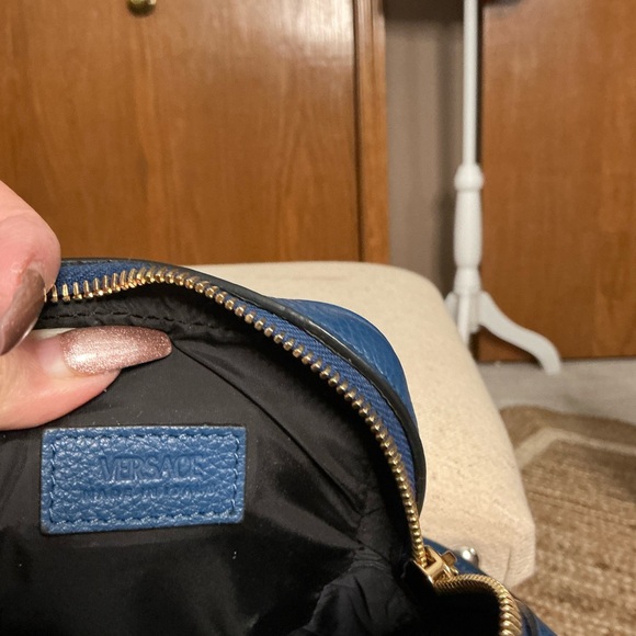 Versace Medusa Leather crossbody/Camera Bag - Picture 2 of 9